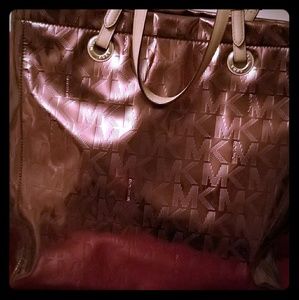 MK auth tote